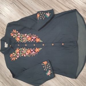 Parsley & Sage Lyocell Embroidered Button down shirt 🏵️
